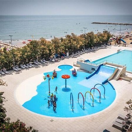 Вилла Bungalow In Caorle With Garden Furniture Дуна-Верде Экстерьер фото