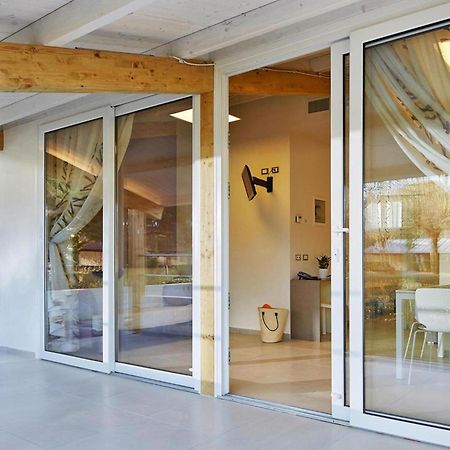 Вилла Bungalow In Caorle With Garden Furniture Дуна-Верде Экстерьер фото