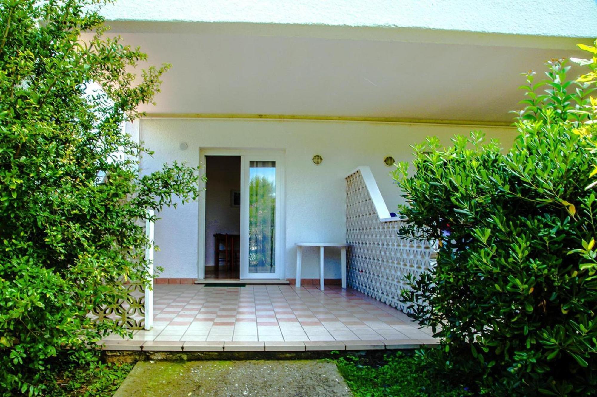 Вилла Bungalow In Caorle With Garden Furniture Дуна-Верде Экстерьер фото