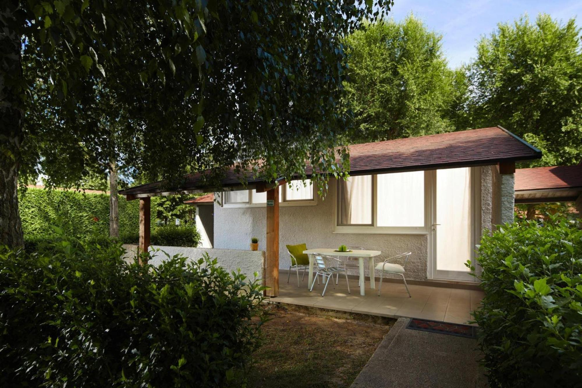 Вилла Bungalow In Caorle With Garden Furniture Дуна-Верде Экстерьер фото