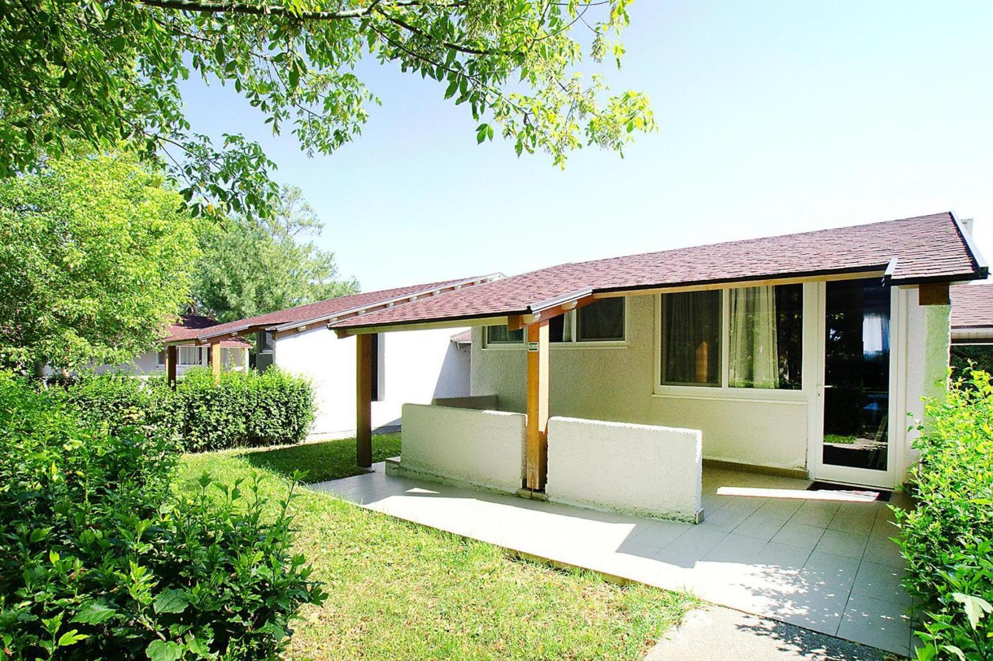Вилла Bungalow In Caorle With Garden Furniture Дуна-Верде Экстерьер фото