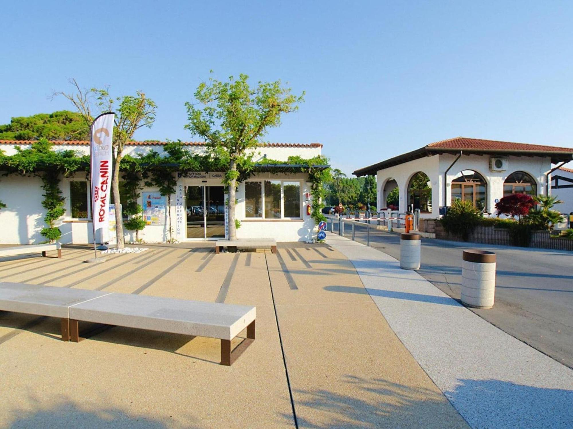 Вилла Bungalow In Caorle With Garden Furniture Дуна-Верде Экстерьер фото