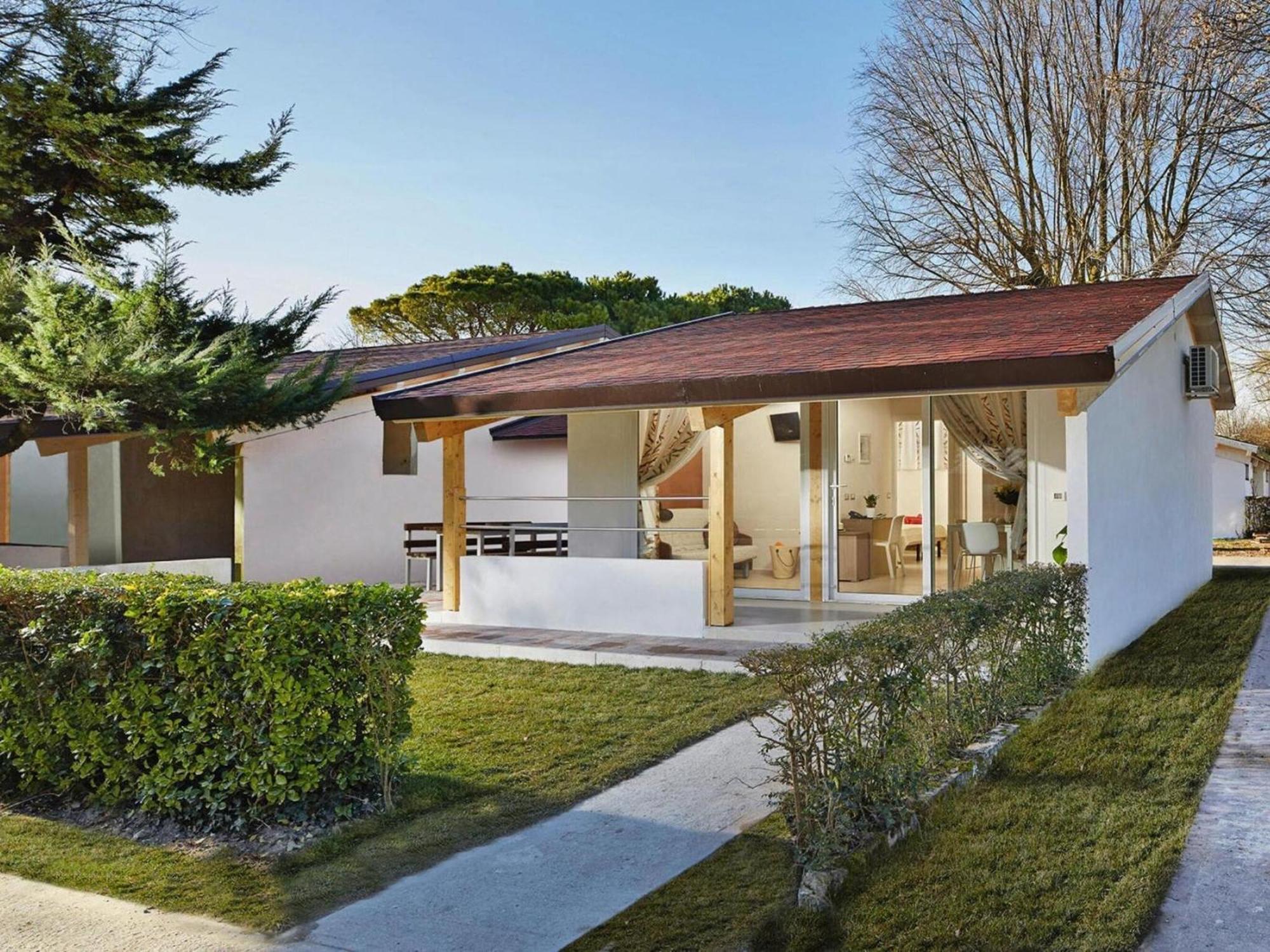 Вилла Bungalow In Caorle With Garden Furniture Дуна-Верде Экстерьер фото