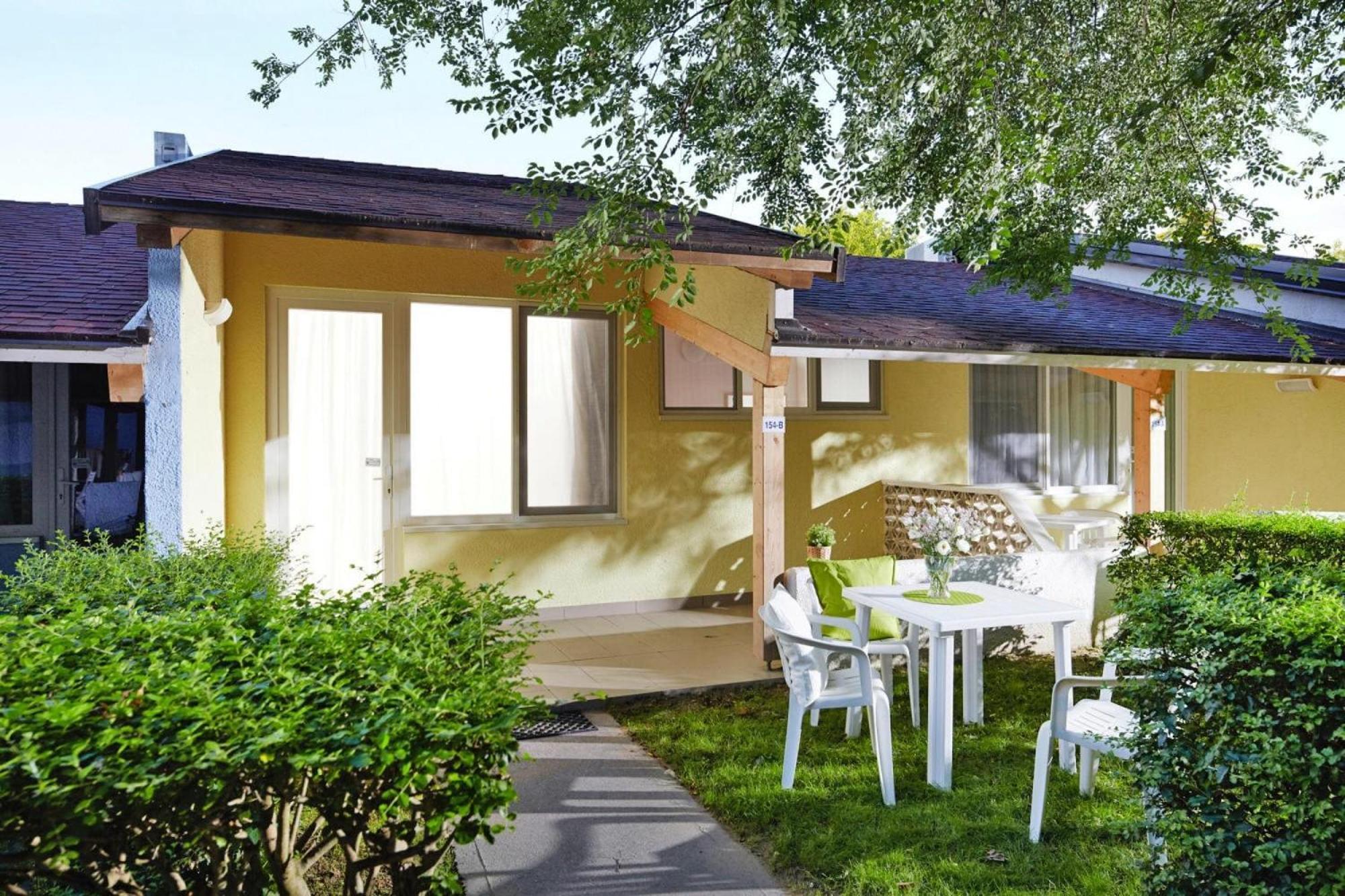 Вилла Bungalow In Caorle With Garden Furniture Дуна-Верде Экстерьер фото