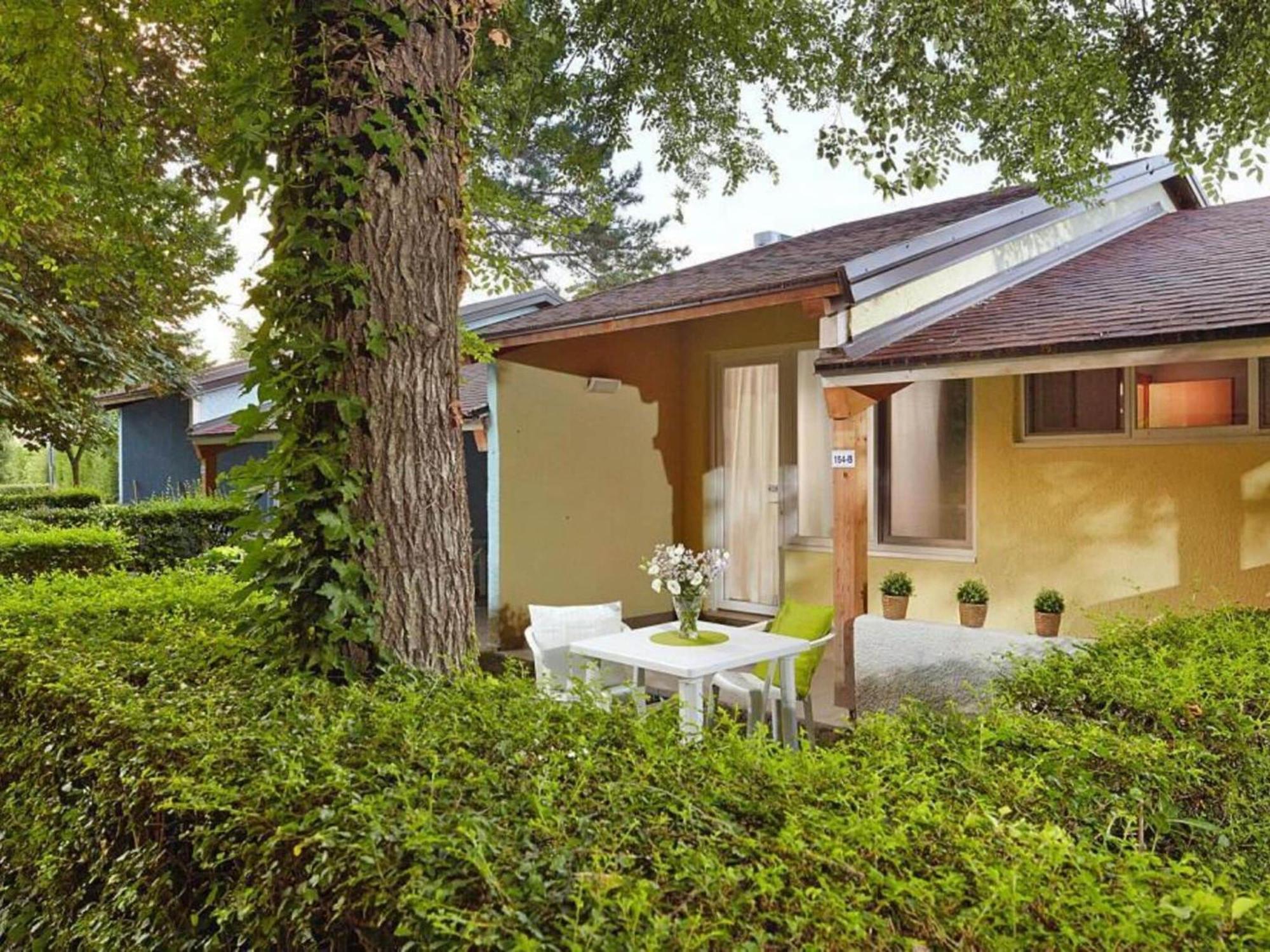 Вилла Bungalow In Caorle With Garden Furniture Дуна-Верде Экстерьер фото